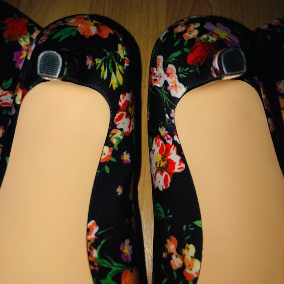 NWOT STEVE MADDEN Satin multi-colored boots - Picture 4 of 8